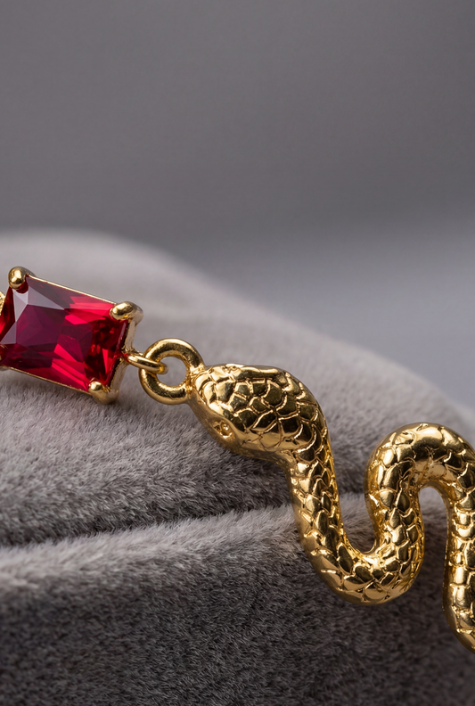 KAREN - Boucles d'oreilles dorées baroques serpent rubis rouge