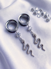 OLIVIA - Barocke Stacheldraht-Poison-Ohr-Tunnel 6mm bis 38mm