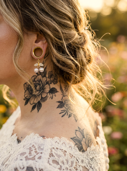 ISAURE - goldfarbene Dehnstäbe Hochzeit Strass Perlmuttperle 6mm bis 38mm