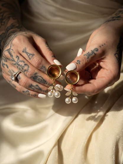 ISAURE - goldfarbene Dehnstäbe Hochzeit Strass Perlmuttperle 6mm bis 38mm