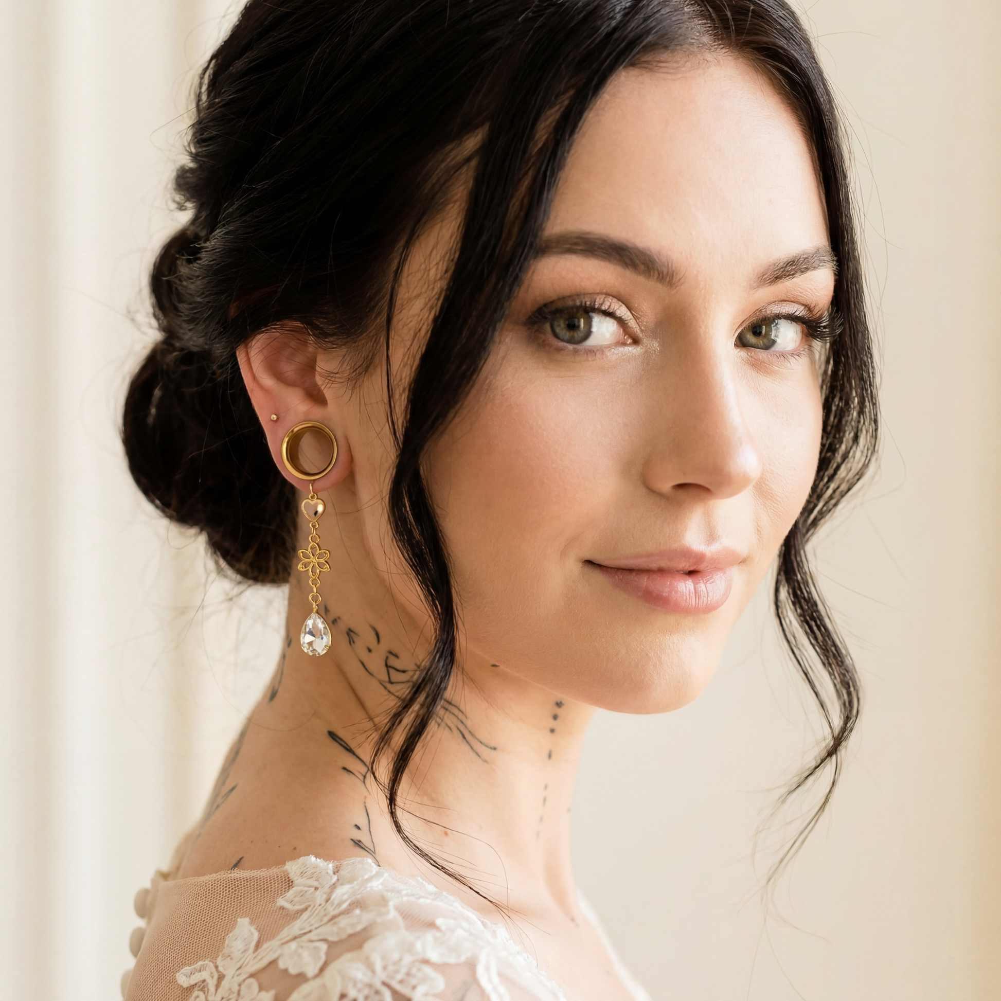 Ecarteurs dorés avec diamant élégant pour mariée alternative tattoo piercing