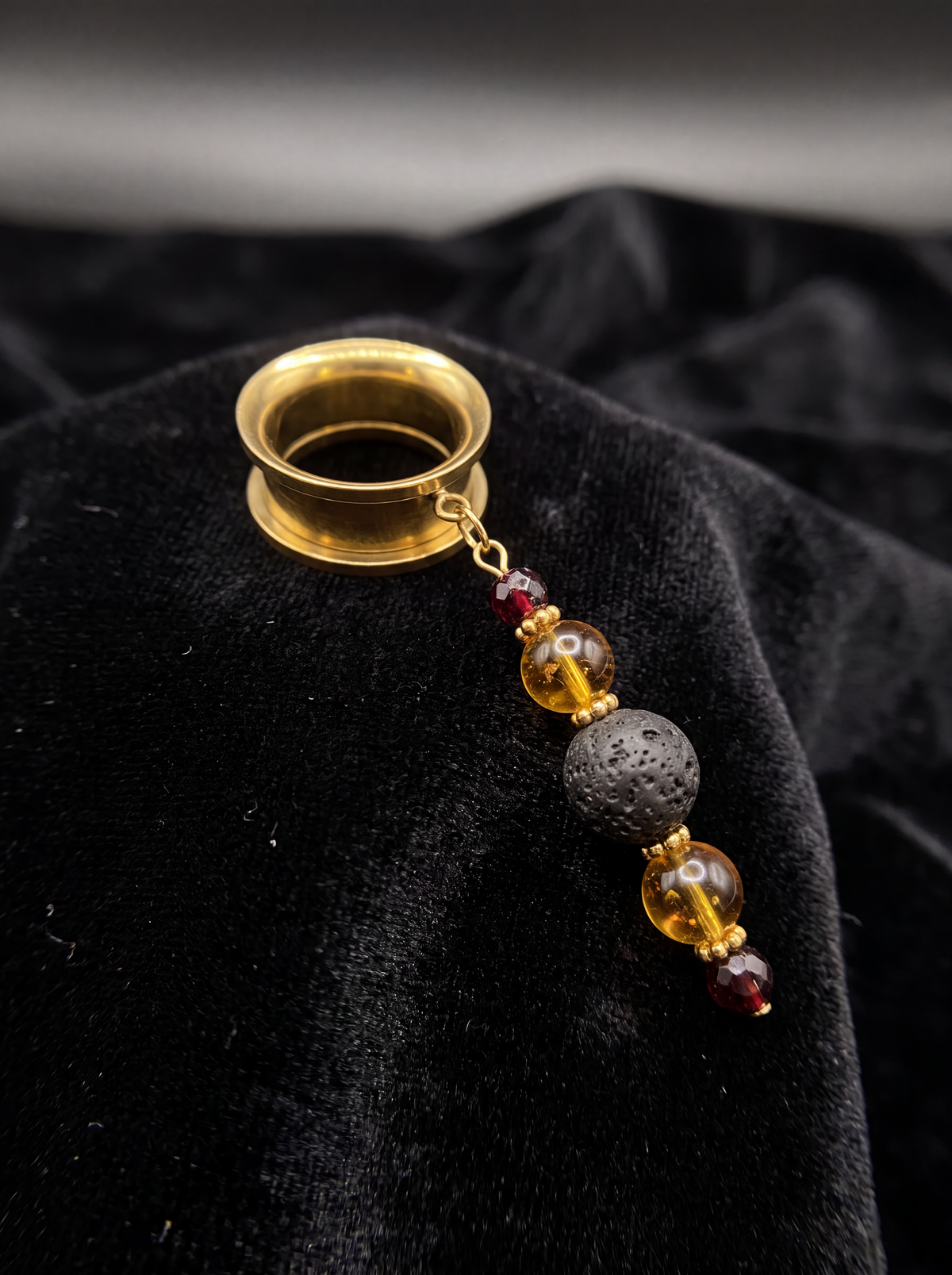 IGRAINE - écarteurs dorés ambre, grenats, et pierres de lave 6mm à 38mm
