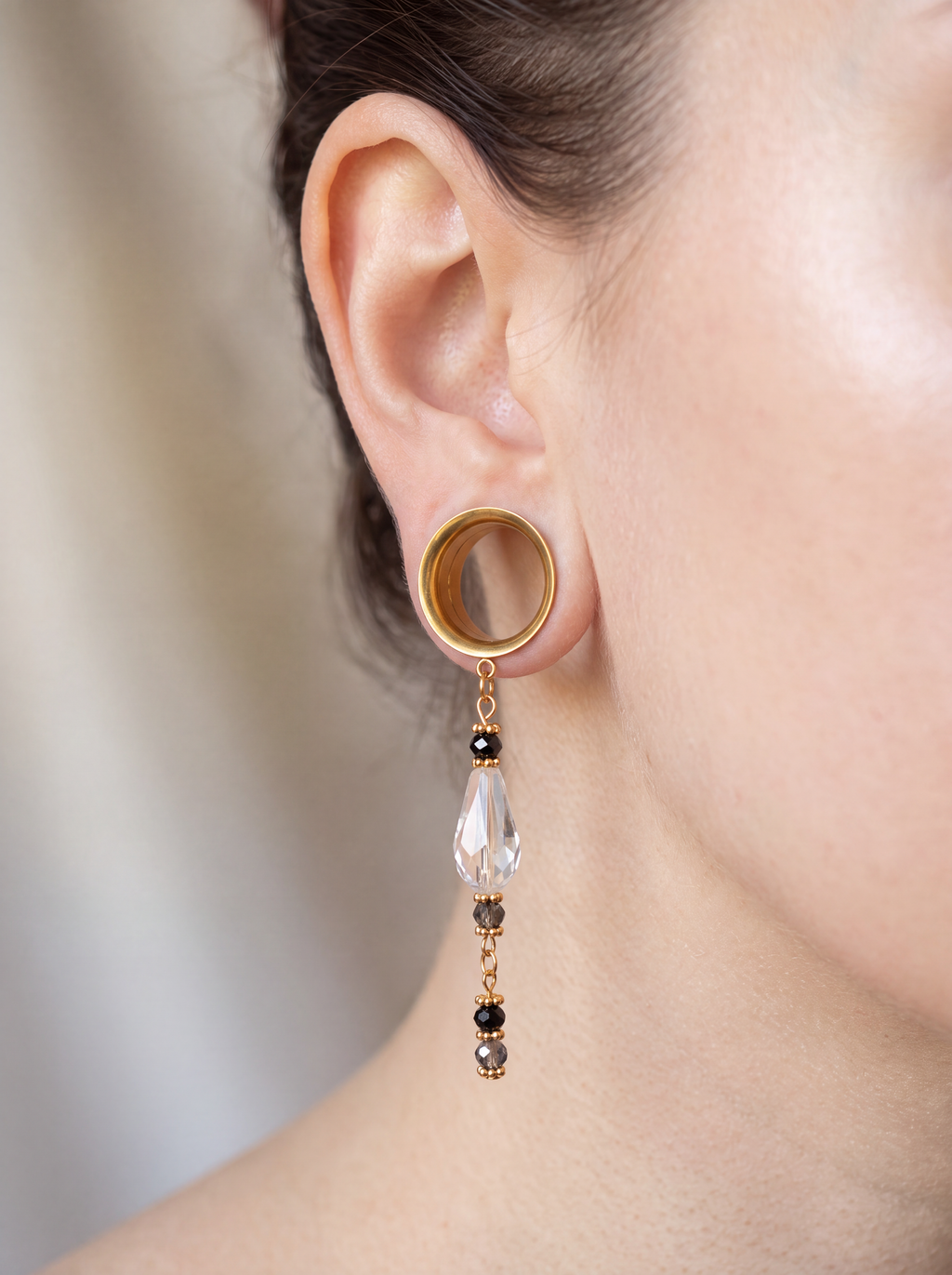 ISAURE - écarteurs dorés cristal de roche & nacre noire 6mm à 38mm