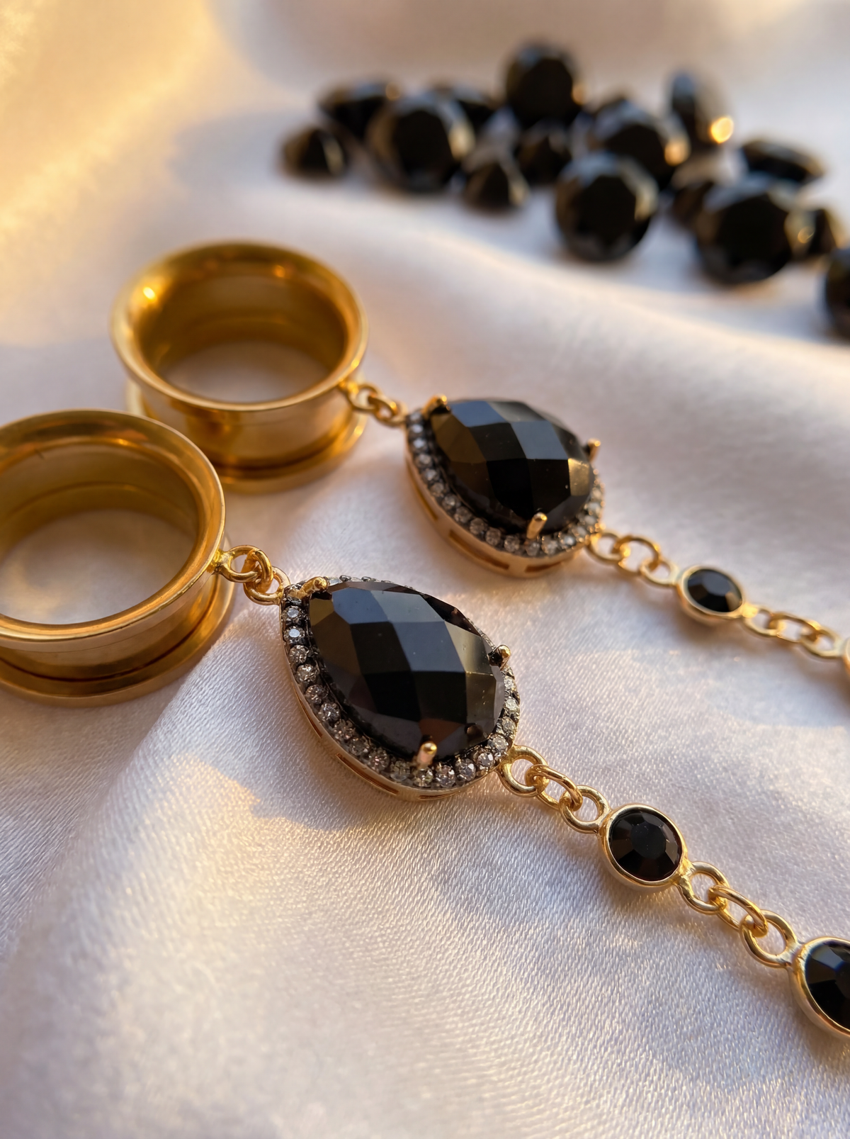 MORTICIA - 24k - écarteurs agate noire, onyx, argent 925 doré à l'or fin 24K