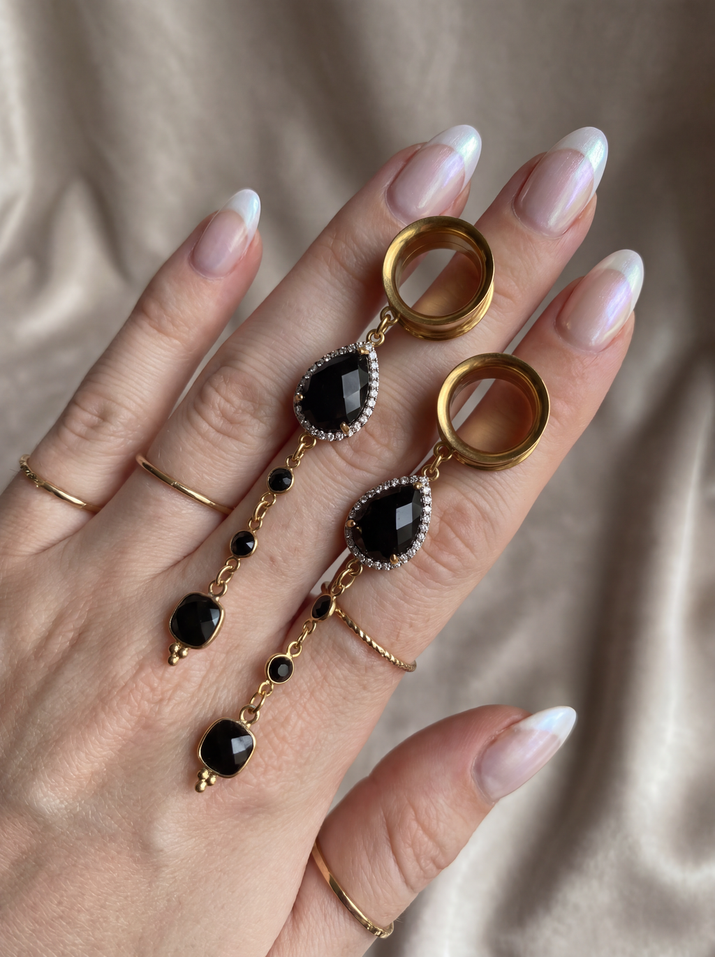 MORTICIA - écarteurs agate noire, onyx, argent 925 doré à l'or fin 24K